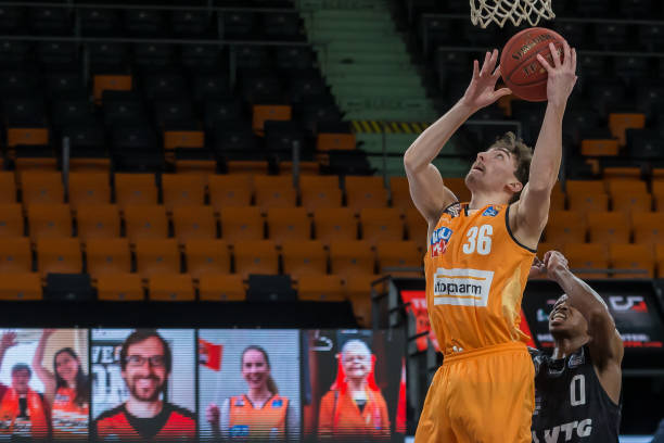 他们得以迅 他们得以迅