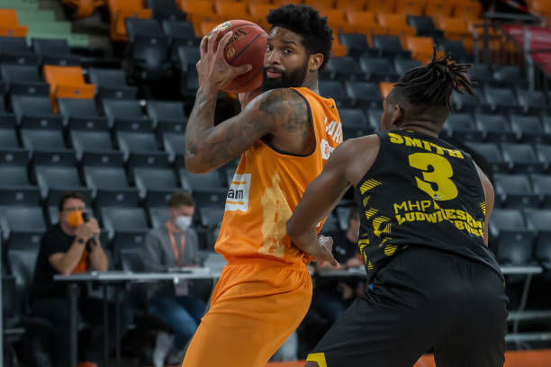 在这场激烈 在这场激烈